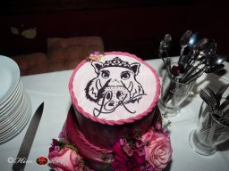 Lugners &quot;Wildsau&quot; Lydia Kelovitz präsentiert ihren &quot;Wildsau Alpenkräuter im &quot;The Duke Pub&quot;